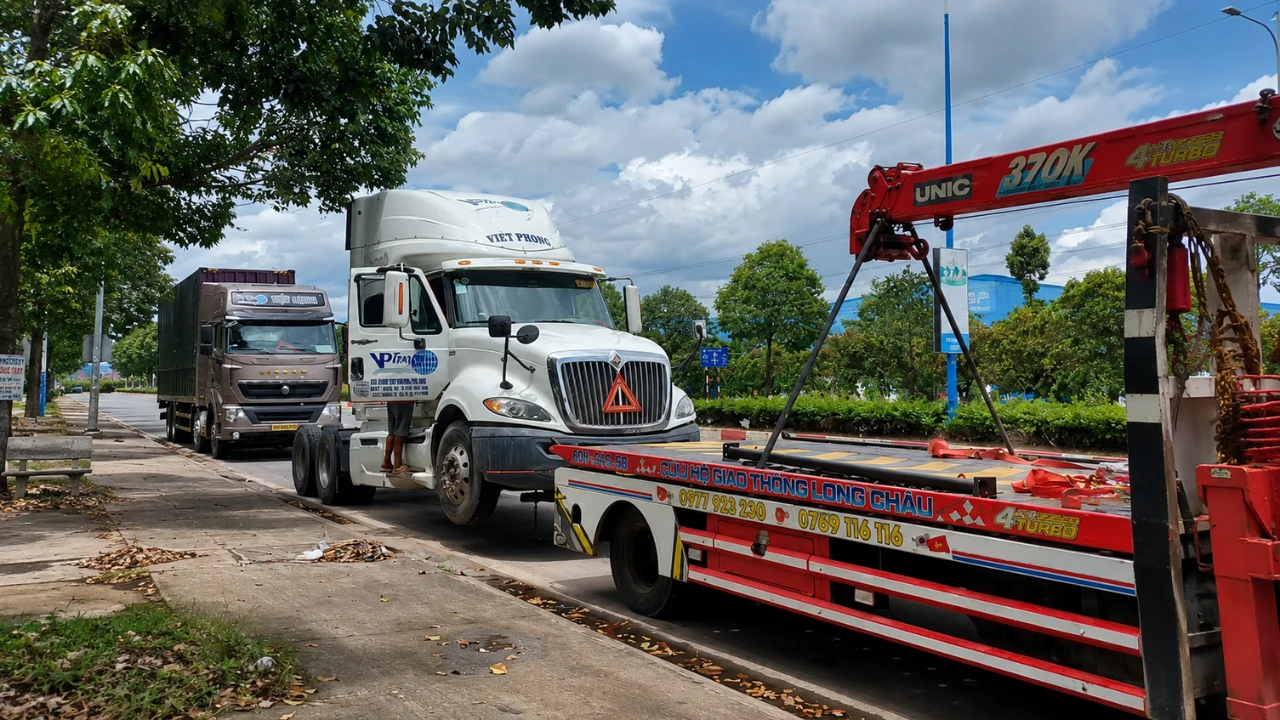 Cứu Hộ Xe Tải Thuận An 24/7 có Mặt Sau 15 Phút, Giá Rẻ Cứu Hộ Xe Tải Thuận An 24/7 có Mặt Sau 15 Phút, Giá Rẻ