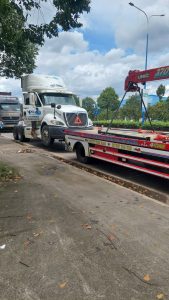 giá cứu hộ giao thông dĩ an