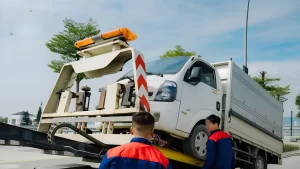 Huong dan xu ly an toan khi xe tai hong giua duong tai Thu Dau Mot